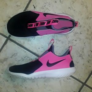 VGC Black &Pink Nike Flex Runners Girls 4.5
